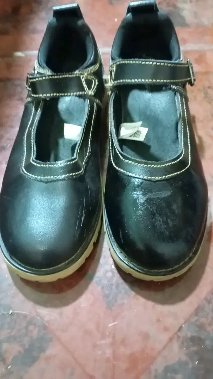 Zapatos escolares negros con hebilla