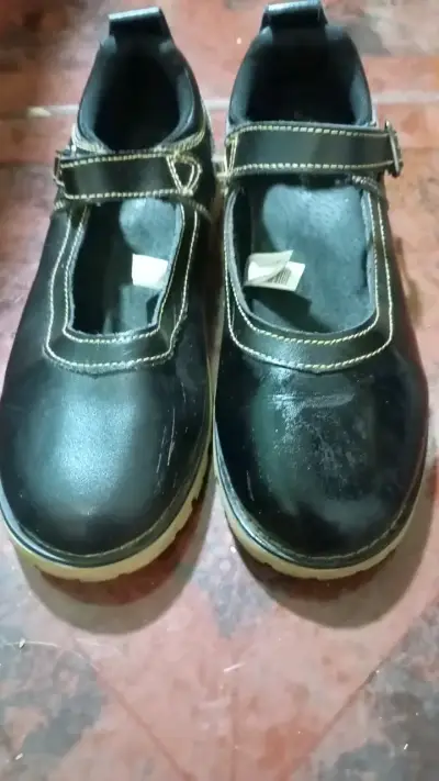 Zapatos escolares negros con hebilla - miniatura 1
