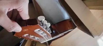 Guitarra acústica Yamaha C40M en buen estado - miniatura 2