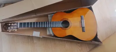 Guitarra acústica Yamaha C40M en buen estado - miniatura 3