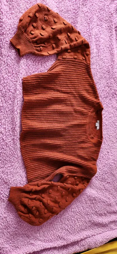 Sweater terracota con mangas abullonadas - miniatura 1