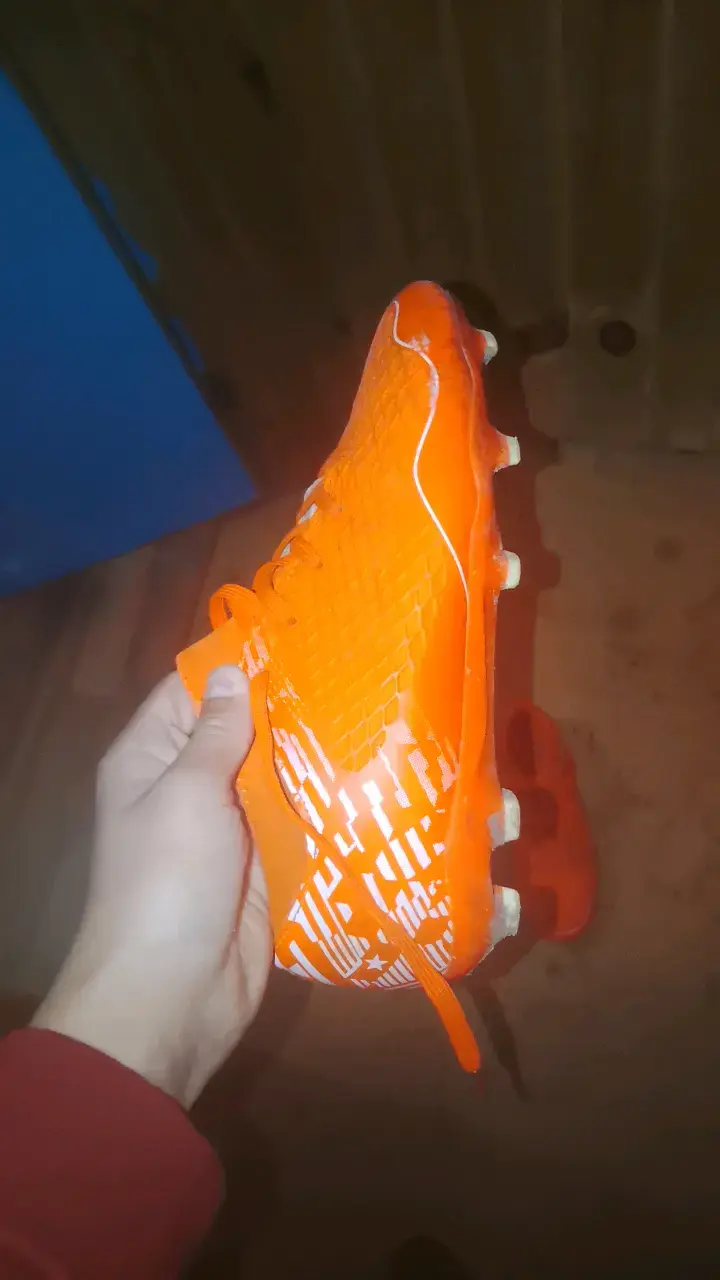 Zapatillas de fútbol naranjas con toperoles - 3