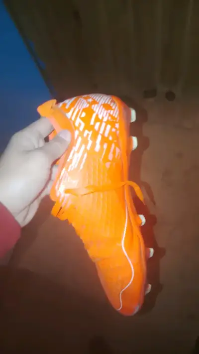 Zapatillas de fútbol naranjas con toperoles - miniatura 4