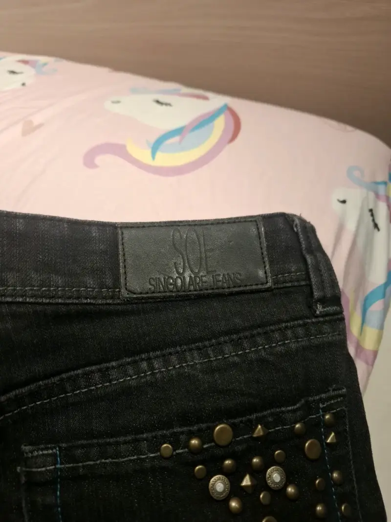 Jeans negros con tachas para mujer Marca Singolare - 3