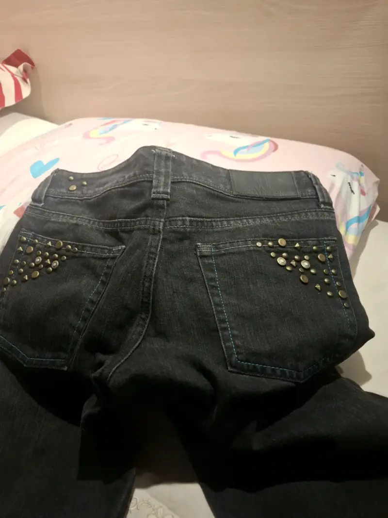 Jeans negros con tachas para mujer Marca Singolare - 5