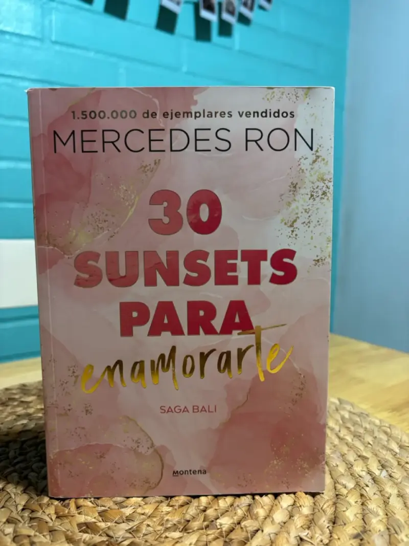 Libro '30 Sunsets Para Enamorarte' de Mercedes Ron