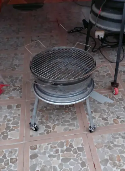Brasero parrilla artesanal con ruedas - miniatura 1
