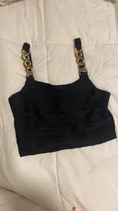 Top negro con tirantes de cadena dorada - miniatura 2