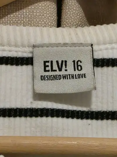 Polera sin mangas a rayas blancas y negras Elvi 16 - miniatura 2