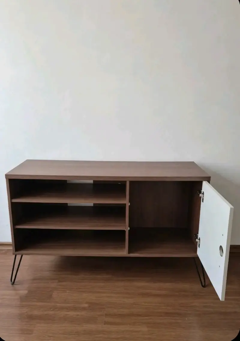 Mueble de TV moderno con estantes y puerta - 2