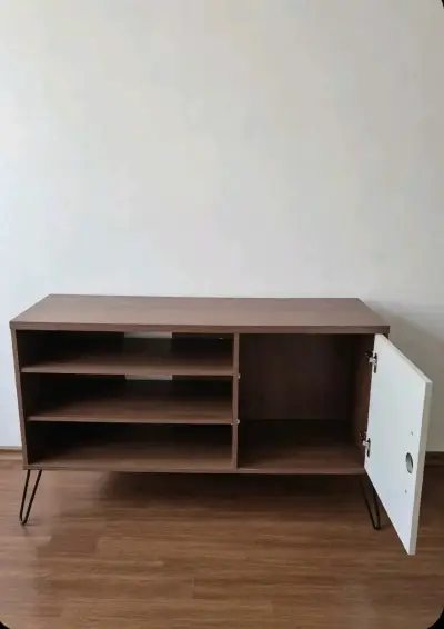Mueble de TV moderno con estantes y puerta - miniatura 2