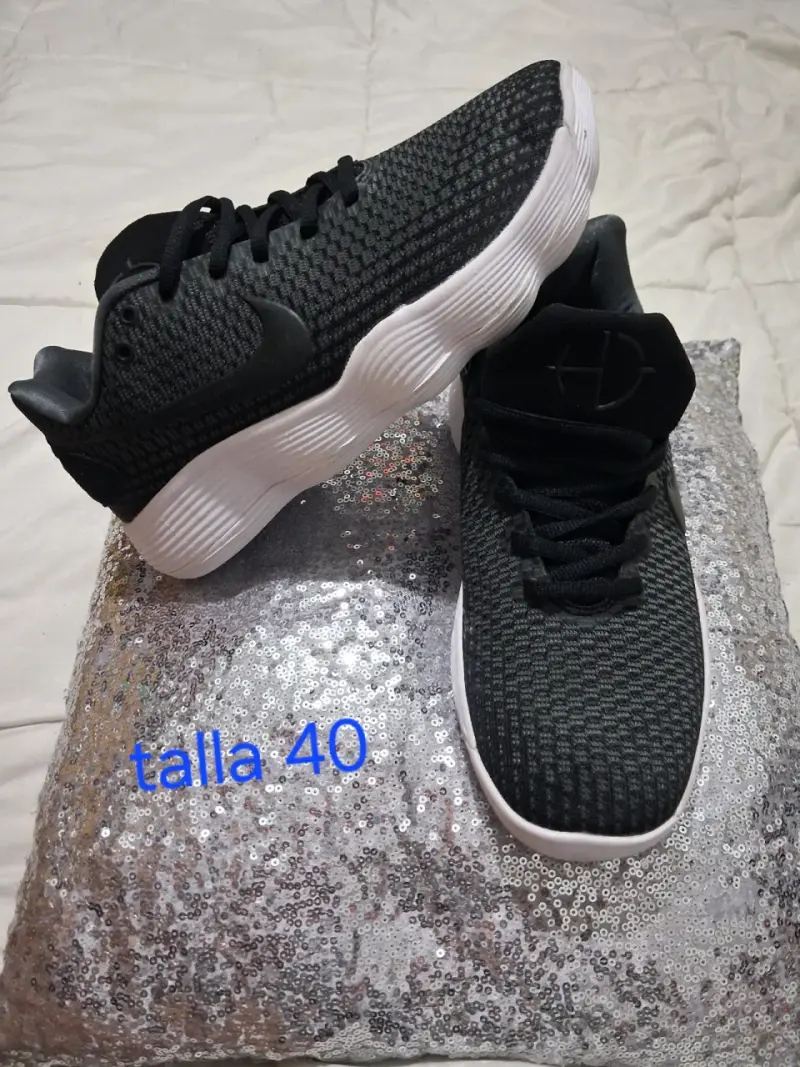 Lote de Zapatillas Deportivas Variadas Tallas 40-45 - 1