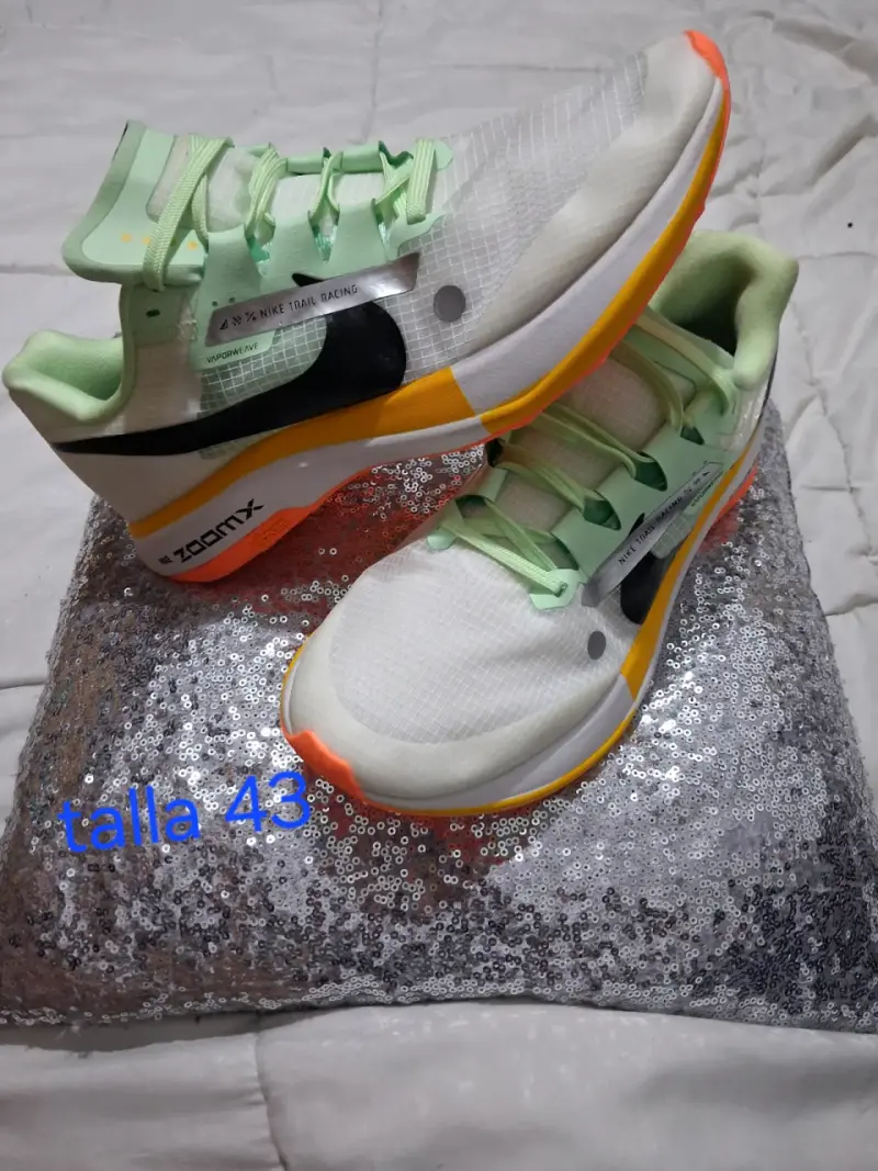 Lote de Zapatillas Deportivas Variadas Tallas 40-45 - 2