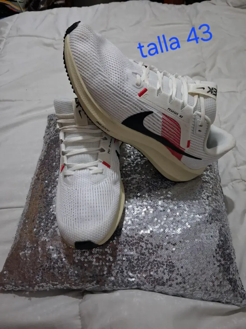 Lote de Zapatillas Deportivas Variadas Tallas 40-45 - 5