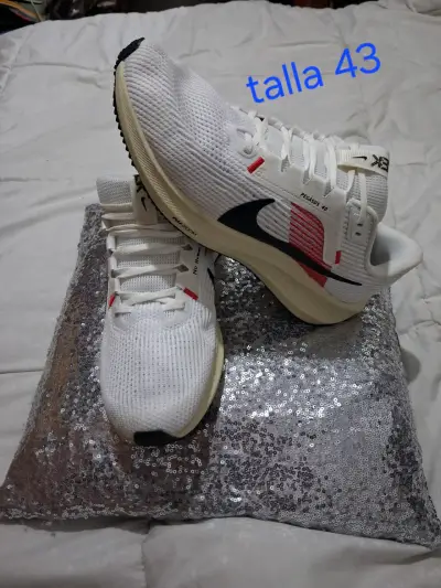 Lote de Zapatillas Deportivas Variadas Tallas 40-45 - miniatura 5