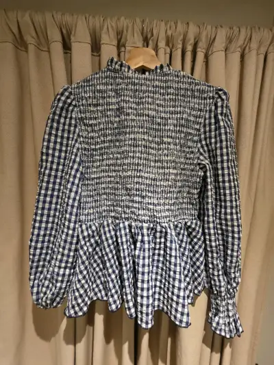 Blusa de cuadros azul con diseño fruncido - miniatura 2