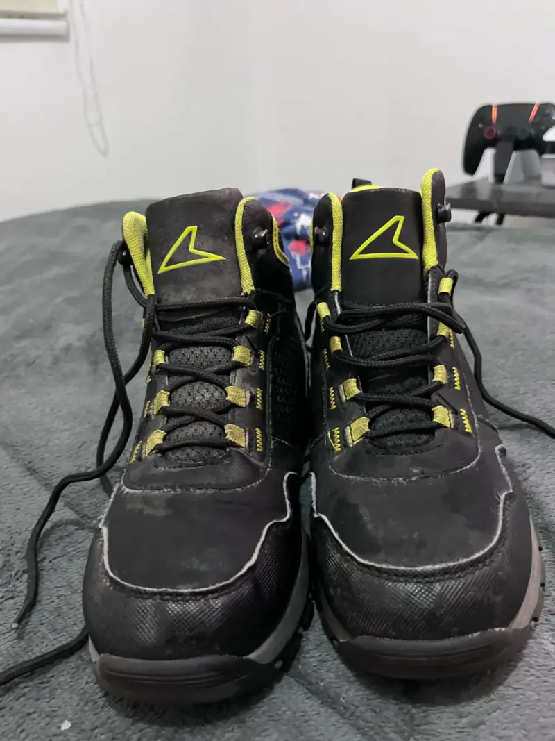Botas de senderismo negras con detalles amarillos - 3