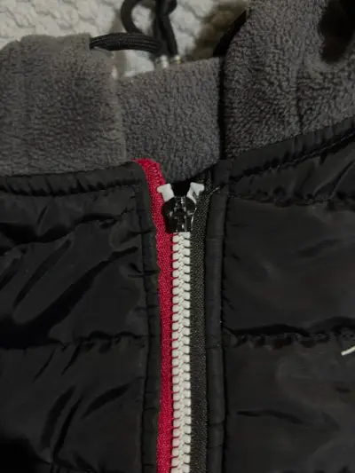 Chaqueta Tommy Hilfiger negra con capucha - miniatura 2