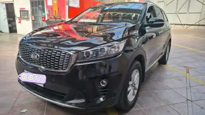 Kia Sorento 2018 SUV negro en buen estado - miniatura 1
