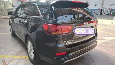 Kia Sorento 2018 SUV negro en buen estado - miniatura 3