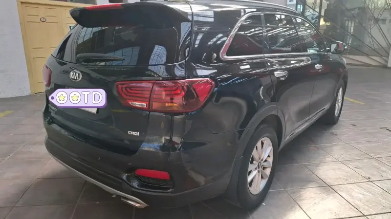 Kia Sorento 2018 SUV negro en buen estado - 4