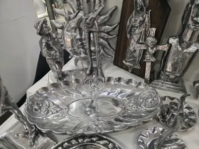 Bandeja decorativa de peltre con diseño elegante - miniatura 6