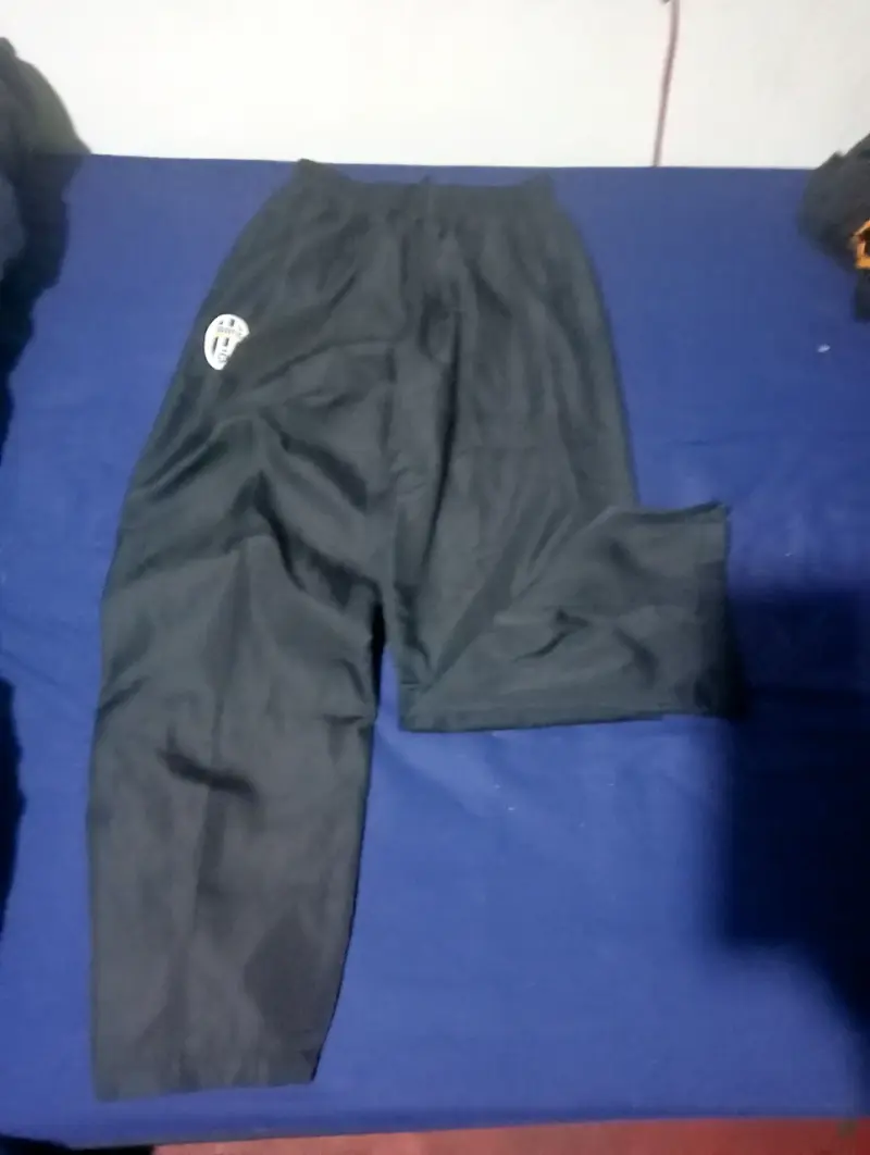 Pantalones rectos de la Juventus en color negro