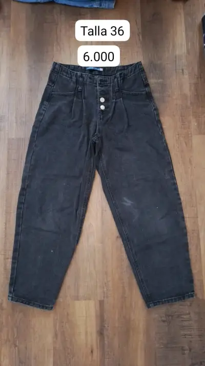 Jeans negros talla 36 en buen estado - miniatura 1