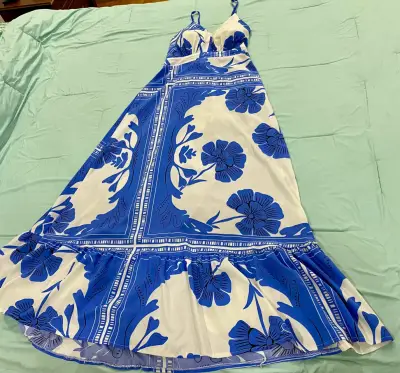 Vestido largo estampado floral azul y blanco - miniatura 1