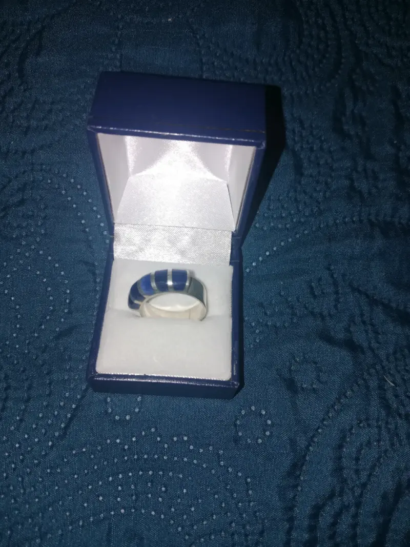 Anillo de plata con diseño azul en caja - 2