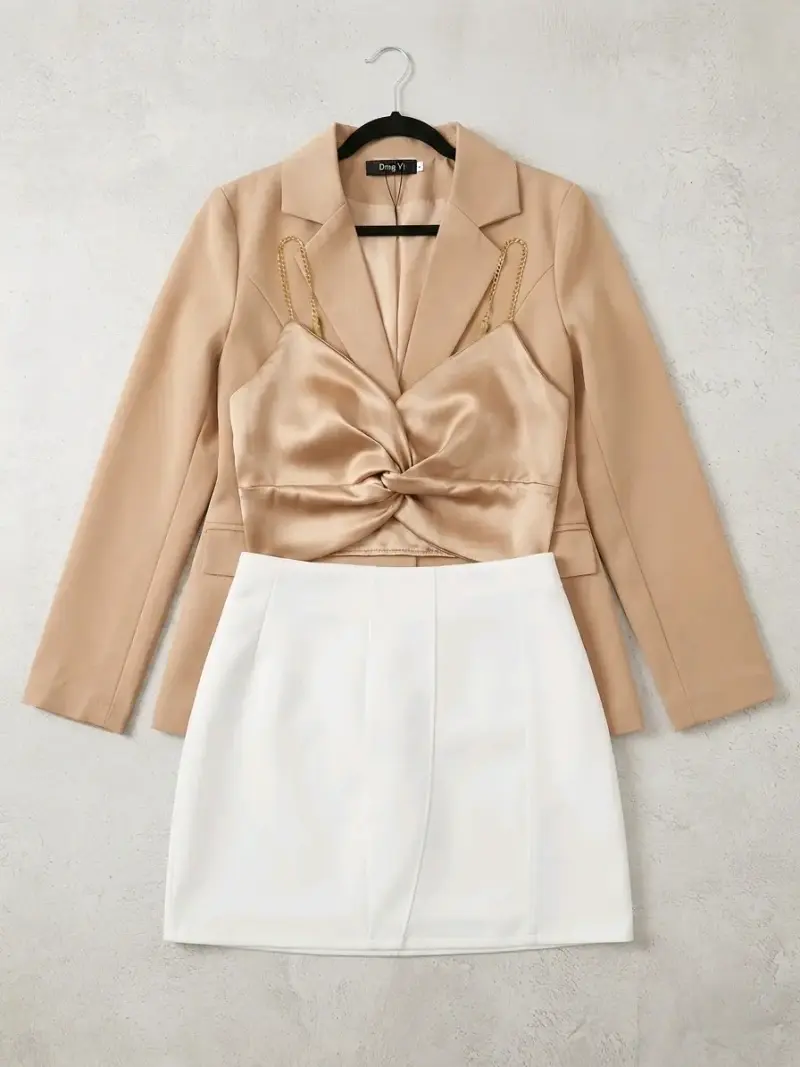 Conjunto de Blazer y Falda Beige y Blanco