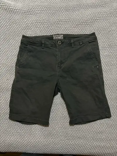 Bermudas de hombre color negro estilo casual - miniatura 1
