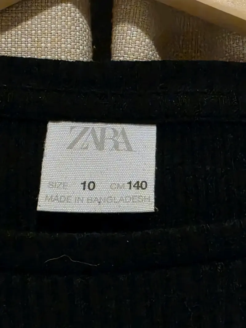 Polera negra con volantes para niña Zara - 3