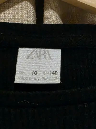 Polera negra con volantes para niña Zara - miniatura 3