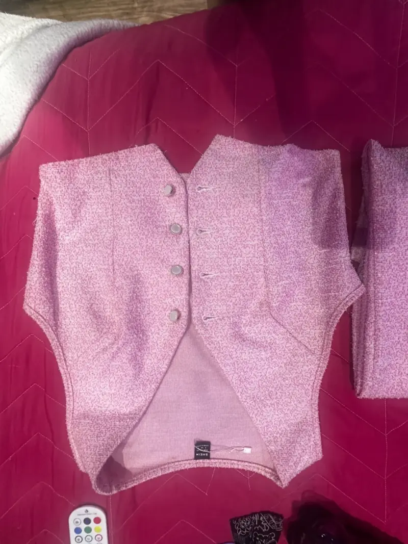 Enterito rosa con botones y cinturón - 4