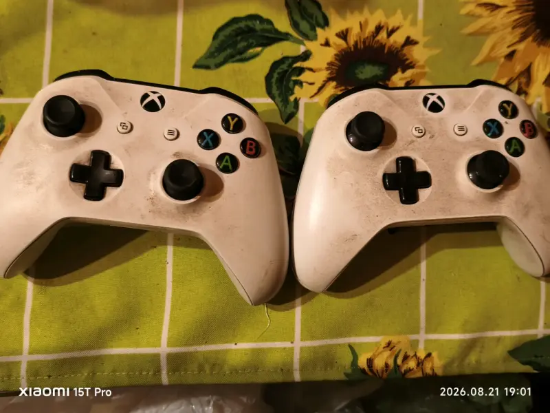 Consola Xbox One S con dos controles - 3