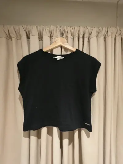 Polera negra sin mangas para mujer - miniatura 1