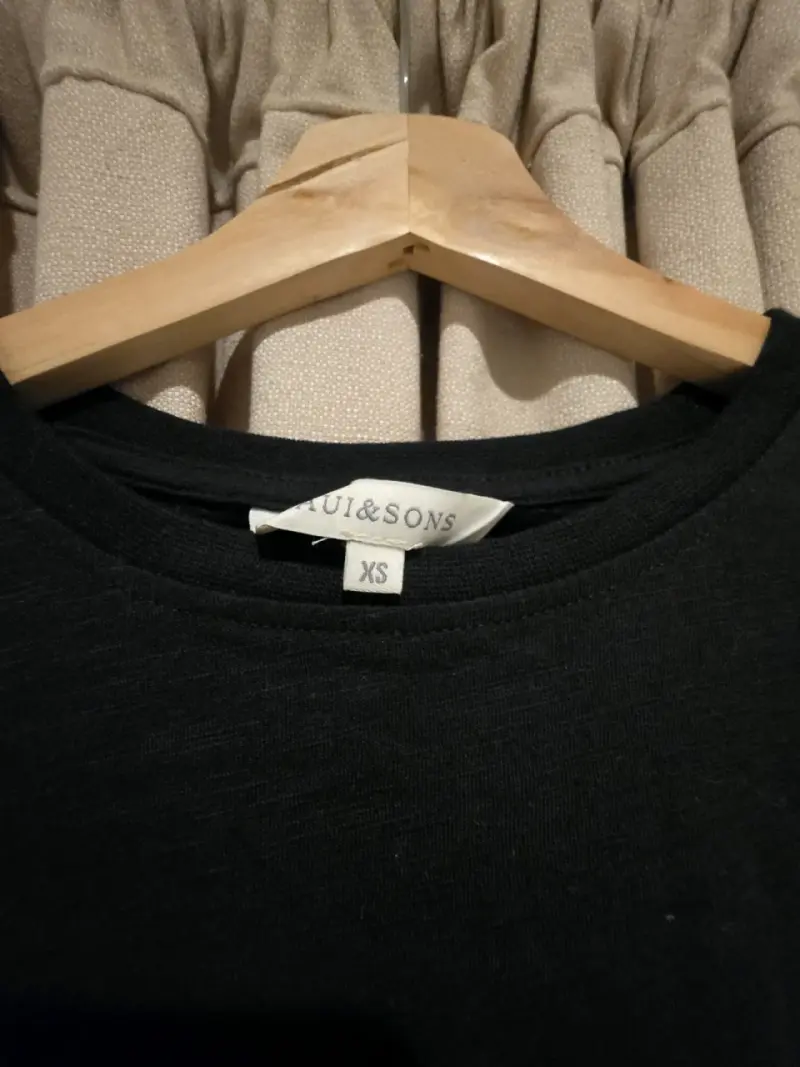 Polera negra sin mangas para mujer - 2