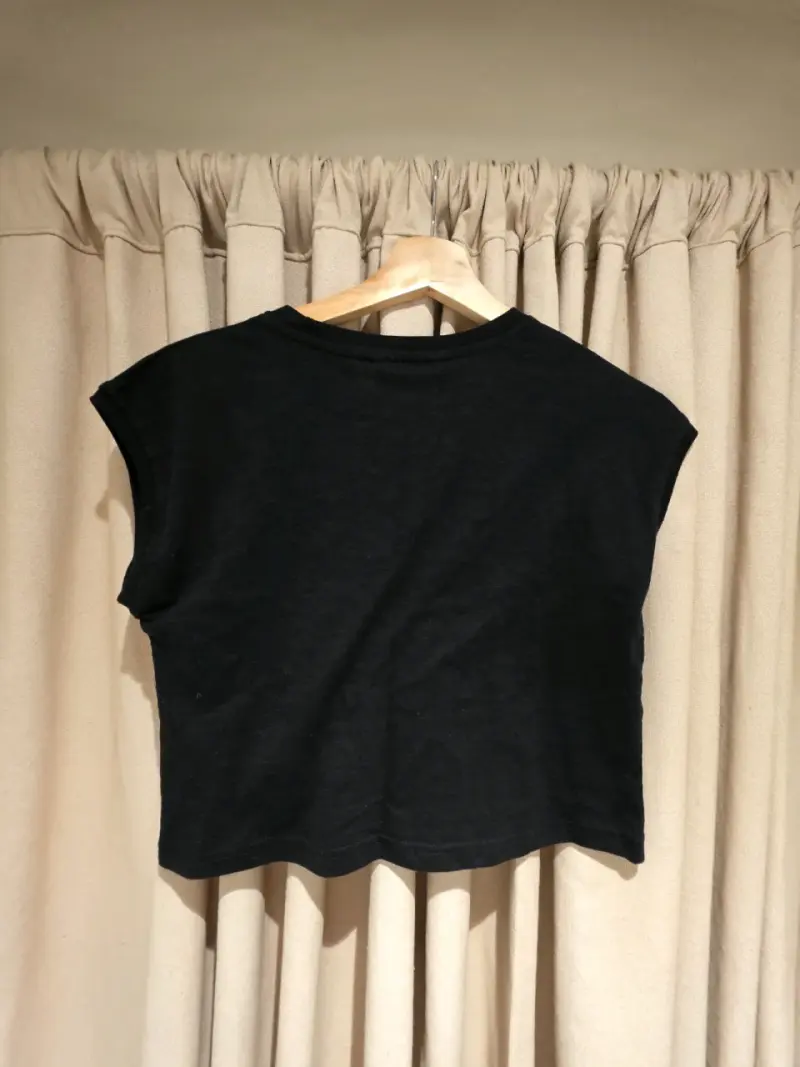 Polera negra sin mangas para mujer - 3