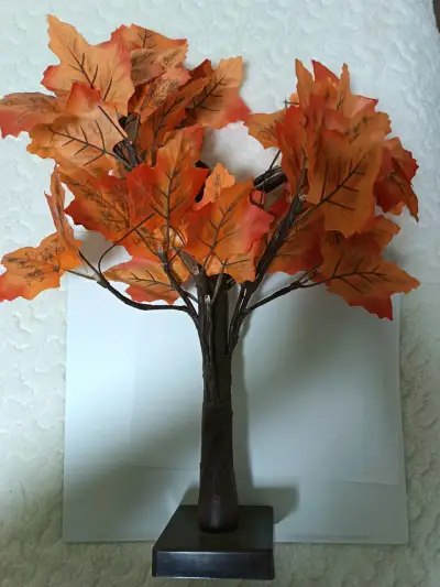 Árbol decorativo de hojas otoñales - miniatura 2