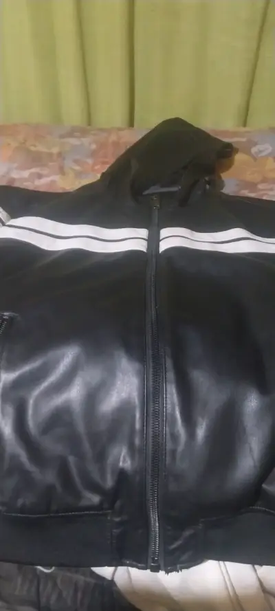 Chaqueta de cuero negra con capucha Zara - miniatura 1