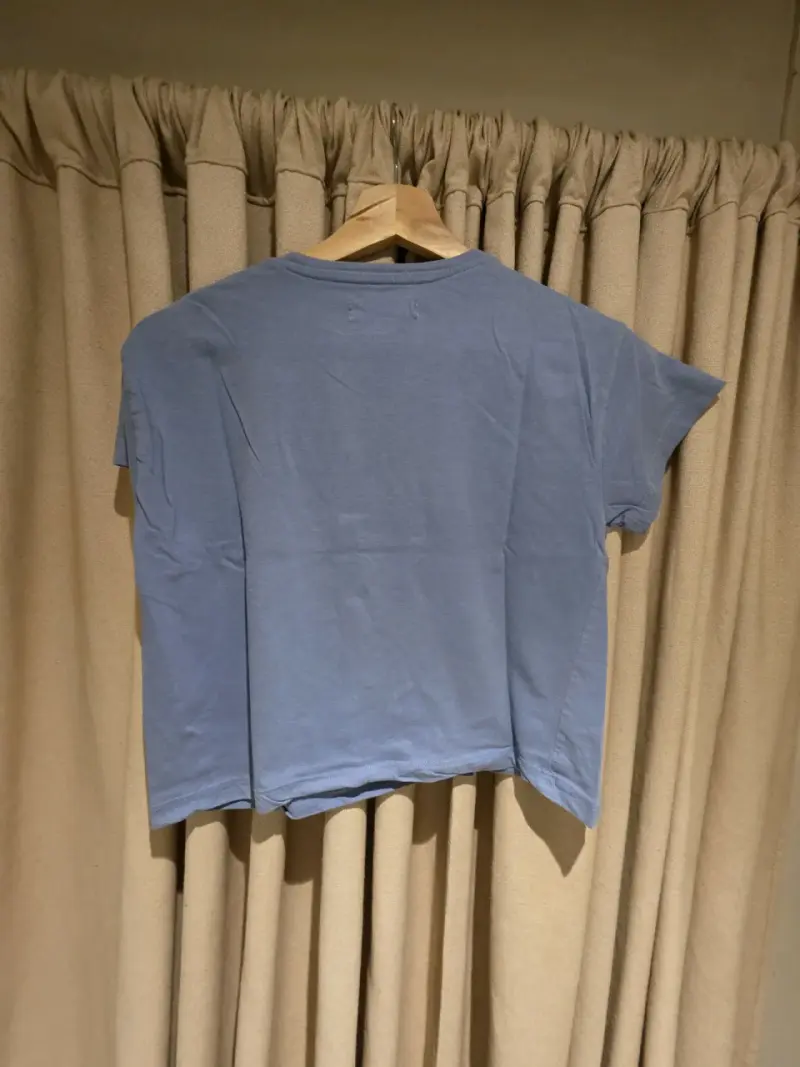 Polera azul con diseño gráfico Melt 14 - 2