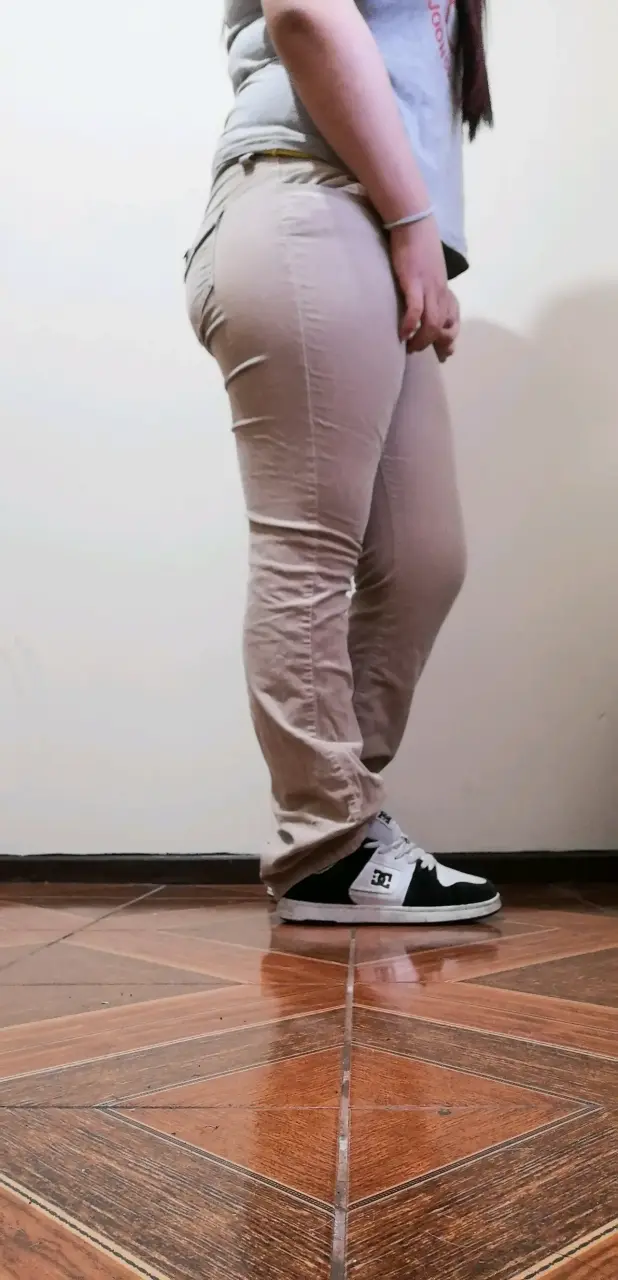 Pantalones beige para mujer en buen estado - 1