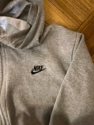 Polerón con capucha gris Nike talla XL - miniatura 2