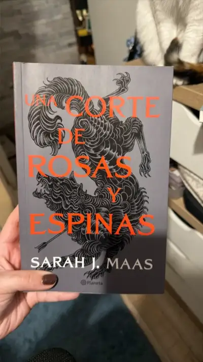'Una Corte de Rosas y Espinas' de Sarah J. Ma - miniatura 1