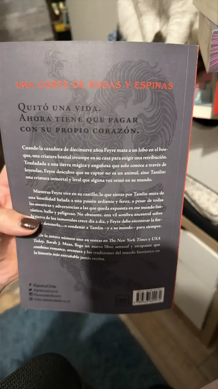 'Una Corte de Rosas y Espinas' de Sarah J. Ma - 2