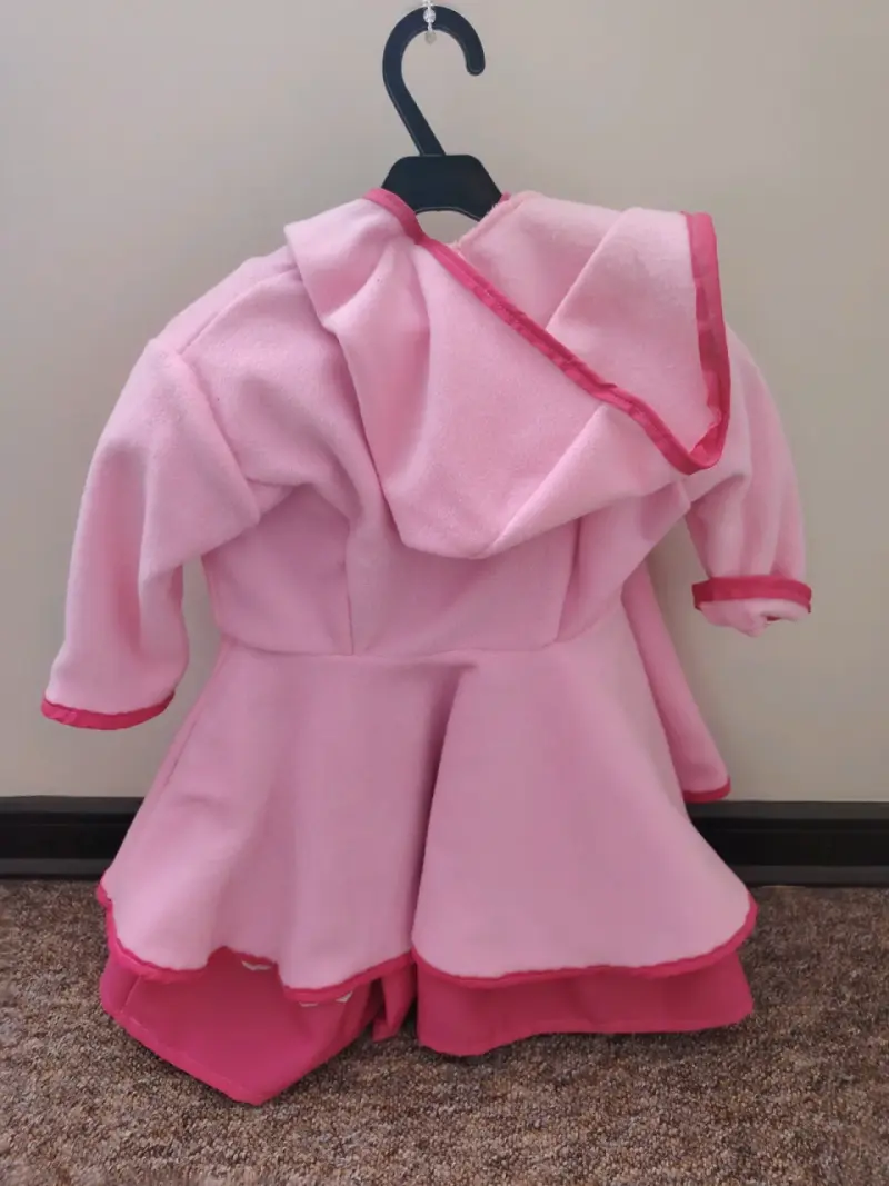 Vestido infantil con capa rosa y estampado floral - 2