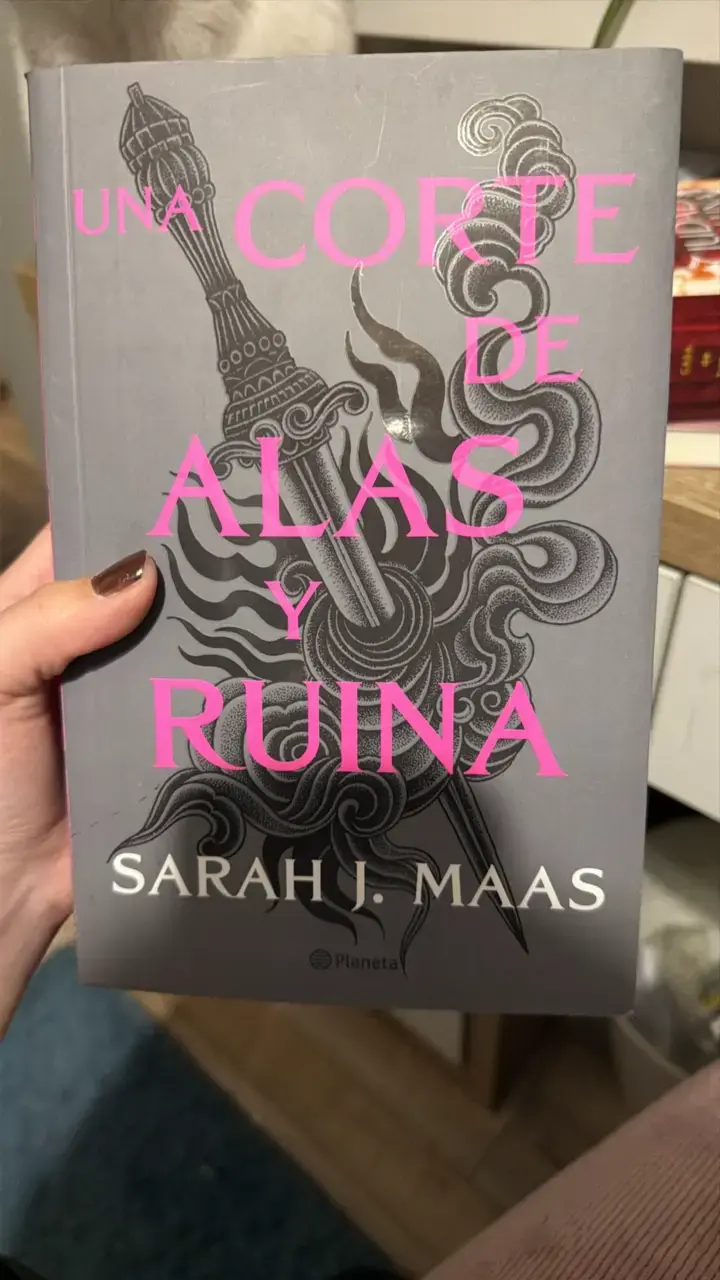 Libro 'Una Corte de Alas y Ruina' de Sarah J. Maas - 1