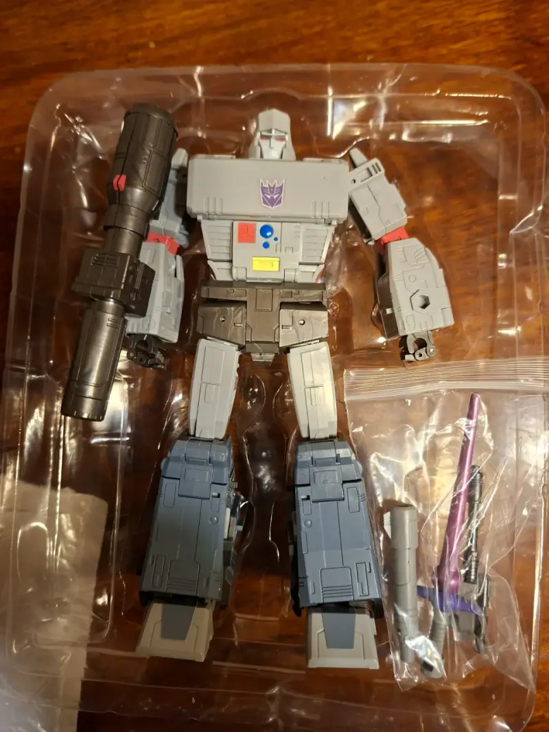 Figura de acción Megatron Transformers con accesorios - 2