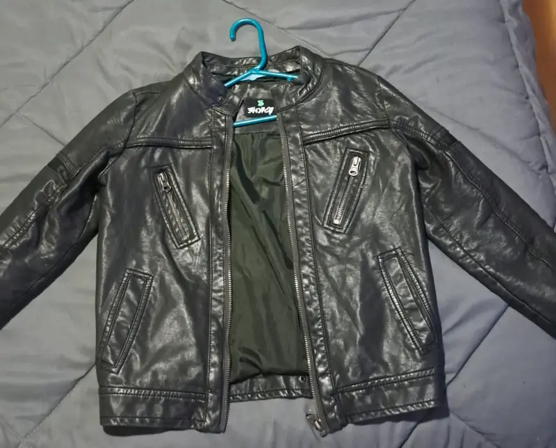 Chaqueta de cuero sintético negra niño talla 8